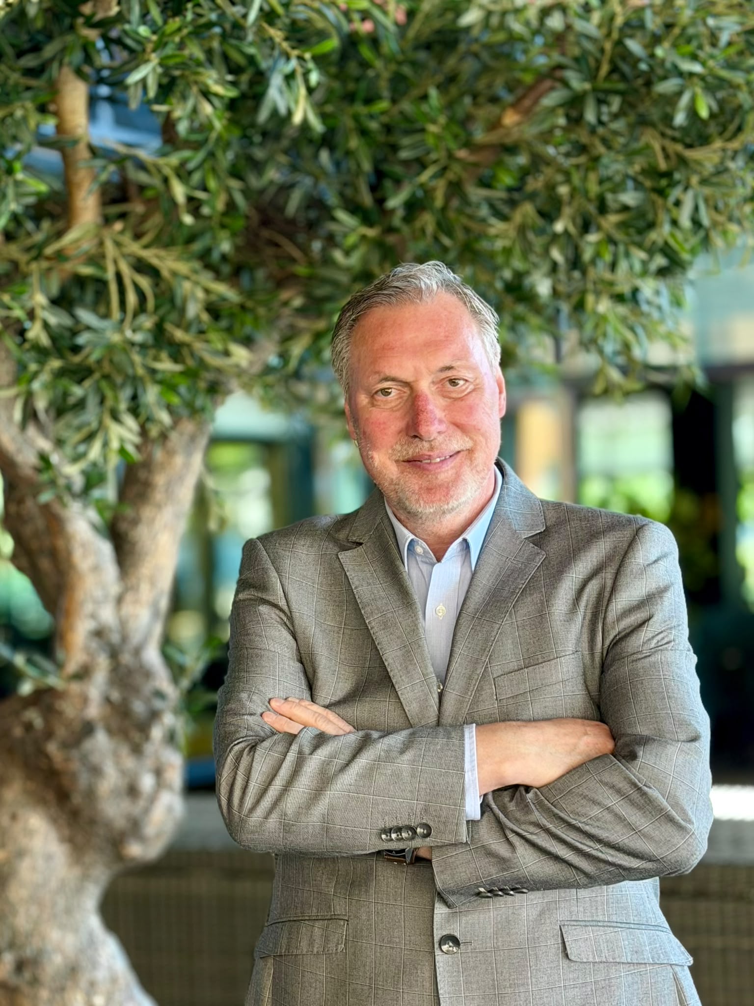 Gilbert van Asselt aan het werk vanuit Almere, internationaal actief